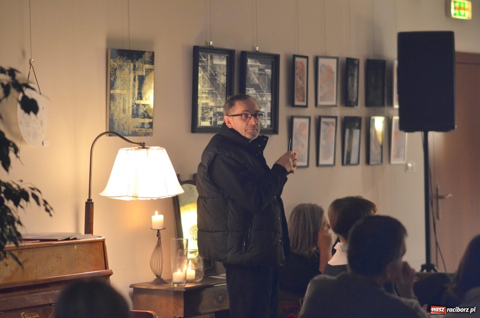 Zdjęcie w galerii na portalu naszraciborz.pl: Literacka kawiarenka Raciborza. W RCK promowano 36. wydanie Almanachu wiadomości z regionu
