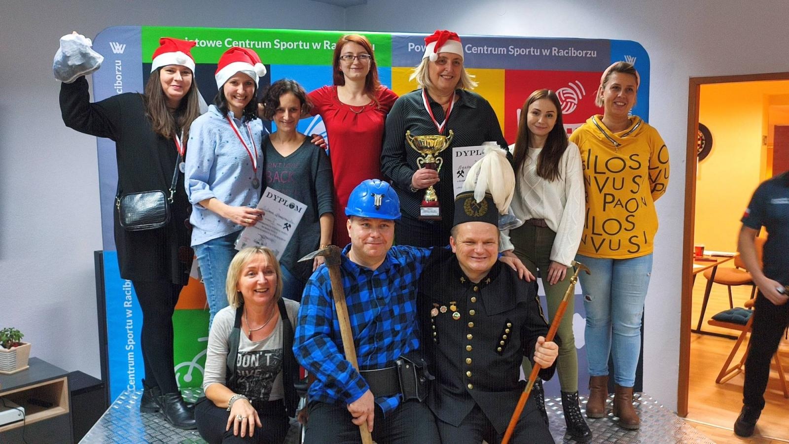 Zdjęcie w galerii na portalu naszraciborz.pl: Barbórkowy turniej darta w PCSie wiadomości z regionu