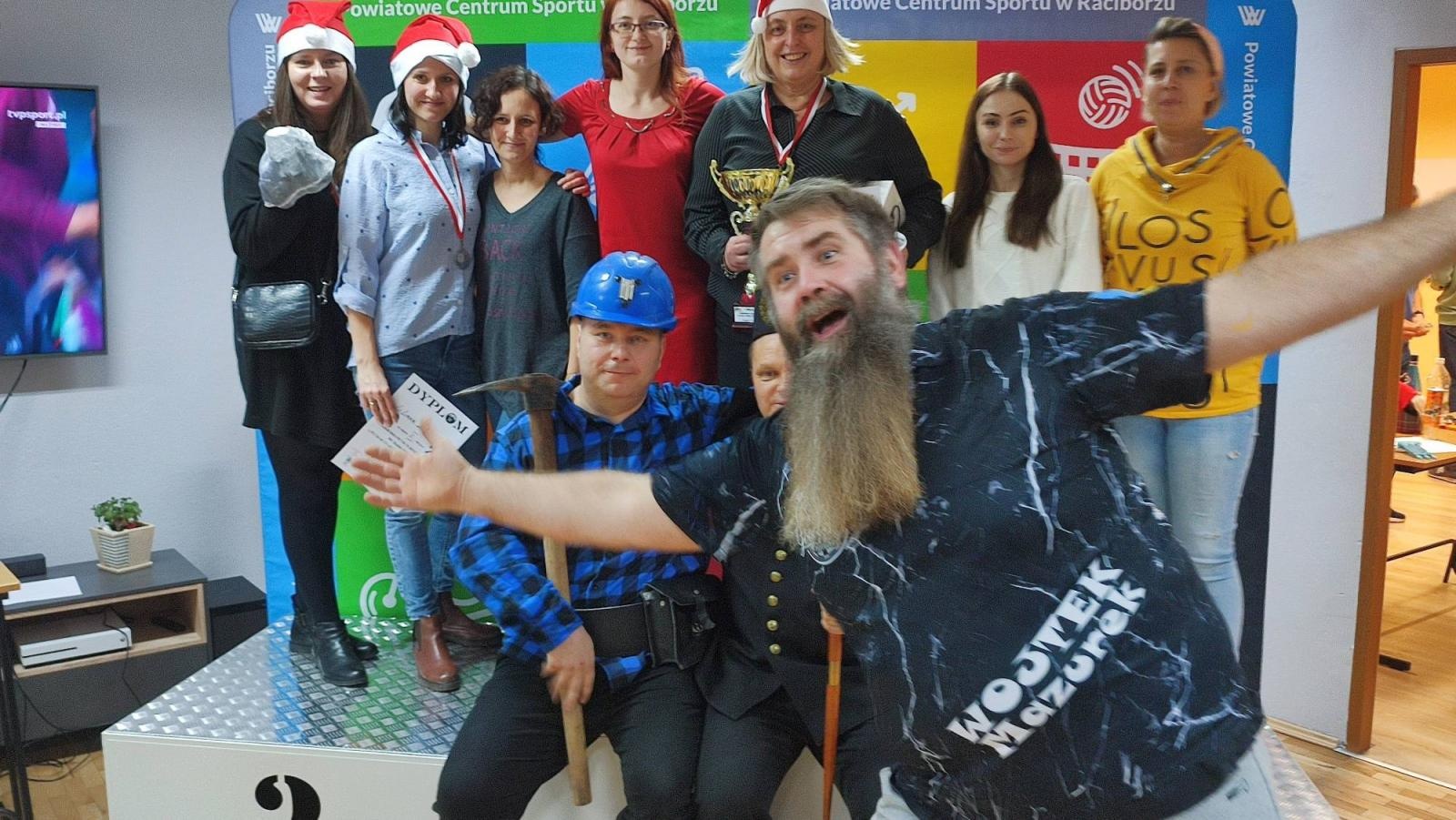 Zdjęcie w galerii na portalu naszraciborz.pl: Barbórkowy turniej darta w PCSie wiadomości z regionu