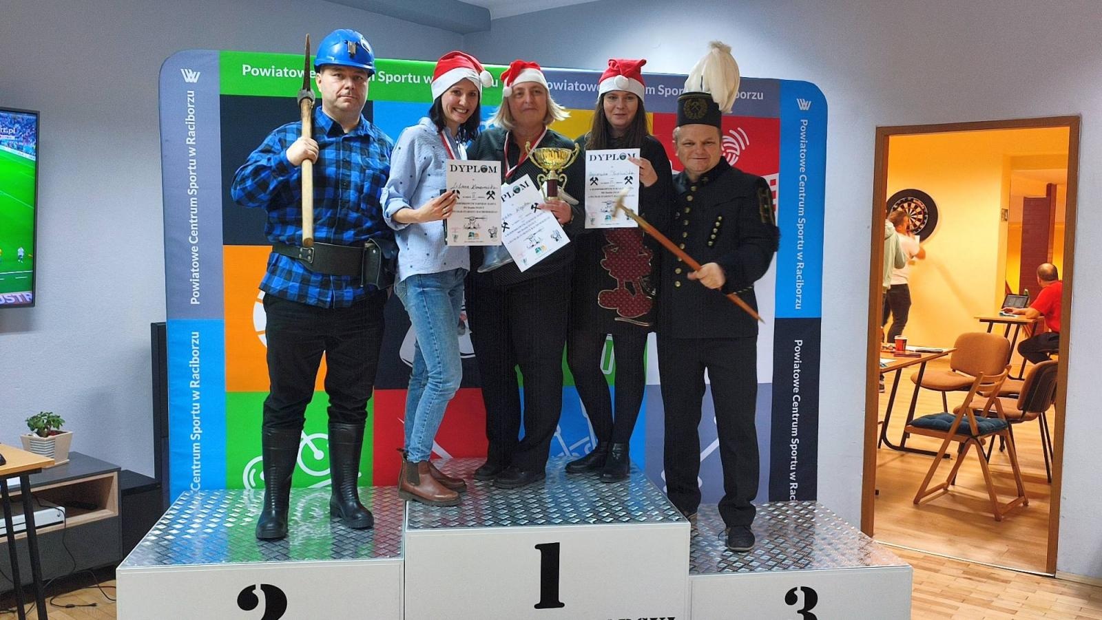 Zdjęcie w galerii na portalu naszraciborz.pl: Barbórkowy turniej darta w PCSie wiadomości z regionu