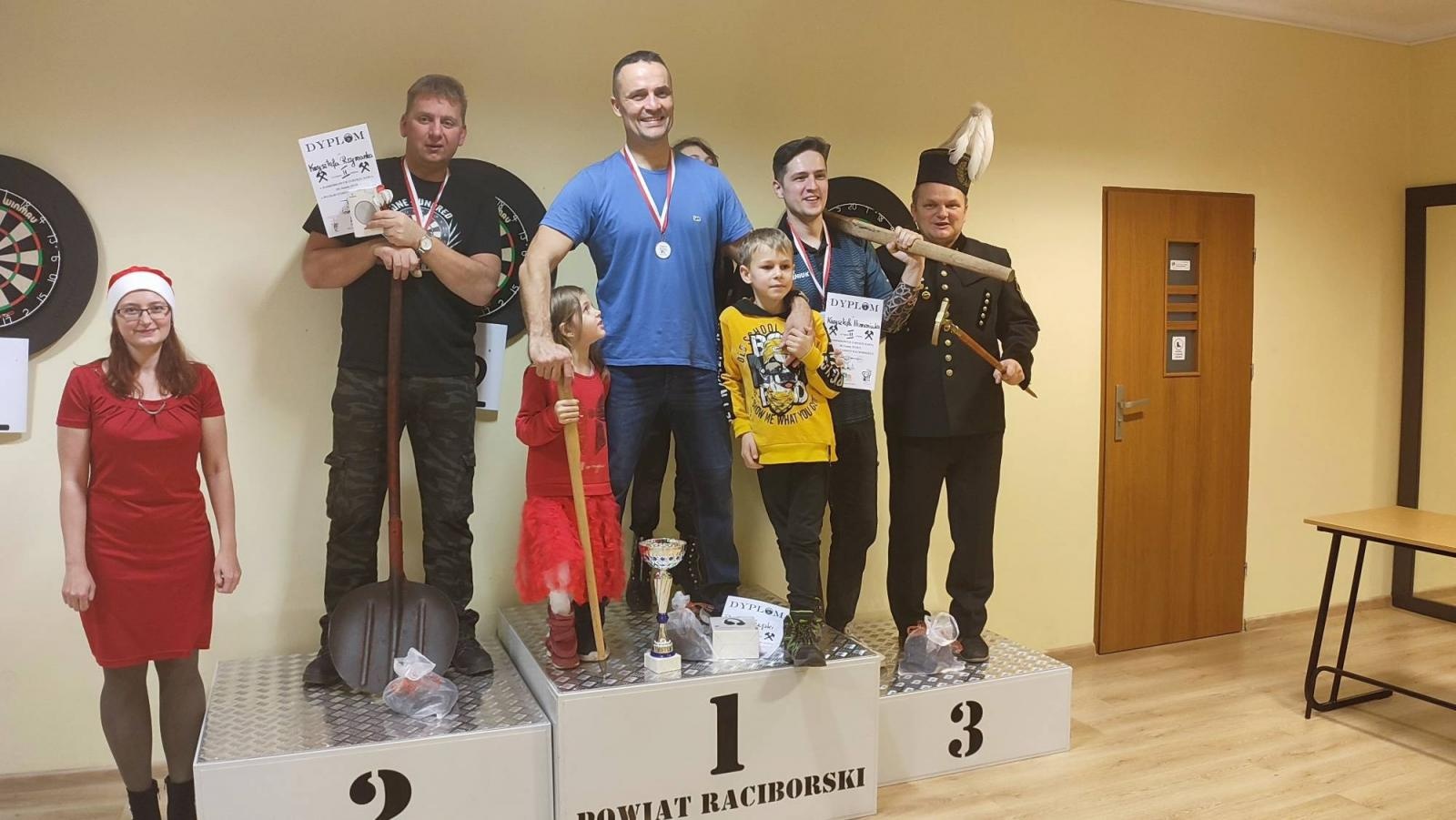 Zdjęcie w galerii na portalu naszraciborz.pl: Barbórkowy turniej darta w PCSie wiadomości z regionu