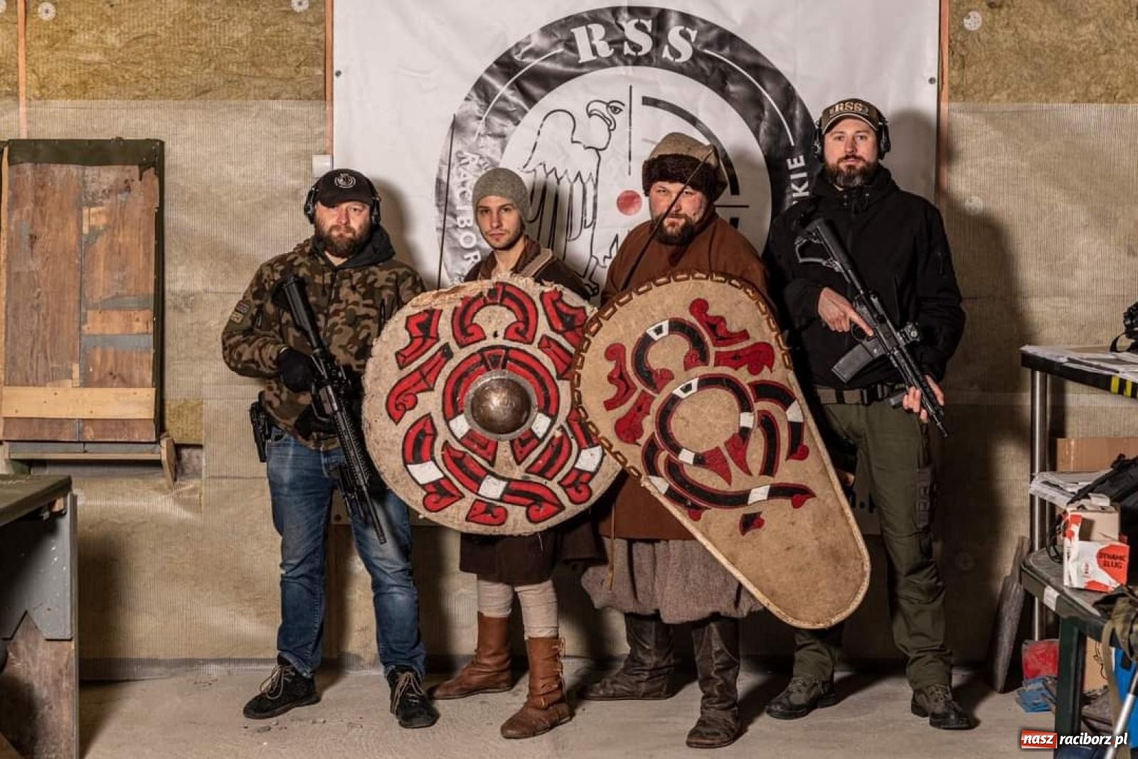 Zdjęcie w galerii na portalu naszraciborz.pl: Drengowie z wizytą w Raciborskim Stowarzyszeniu Strzeleckim wiadomości z regionu