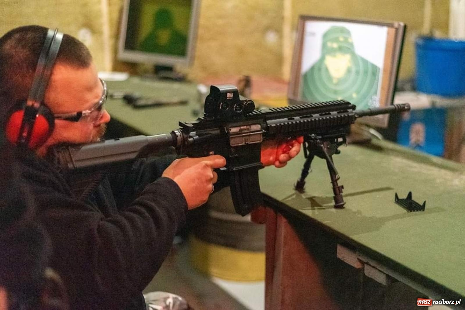 Zdjęcie w galerii na portalu naszraciborz.pl: Drengowie z wizytą w Raciborskim Stowarzyszeniu Strzeleckim wiadomości z regionu