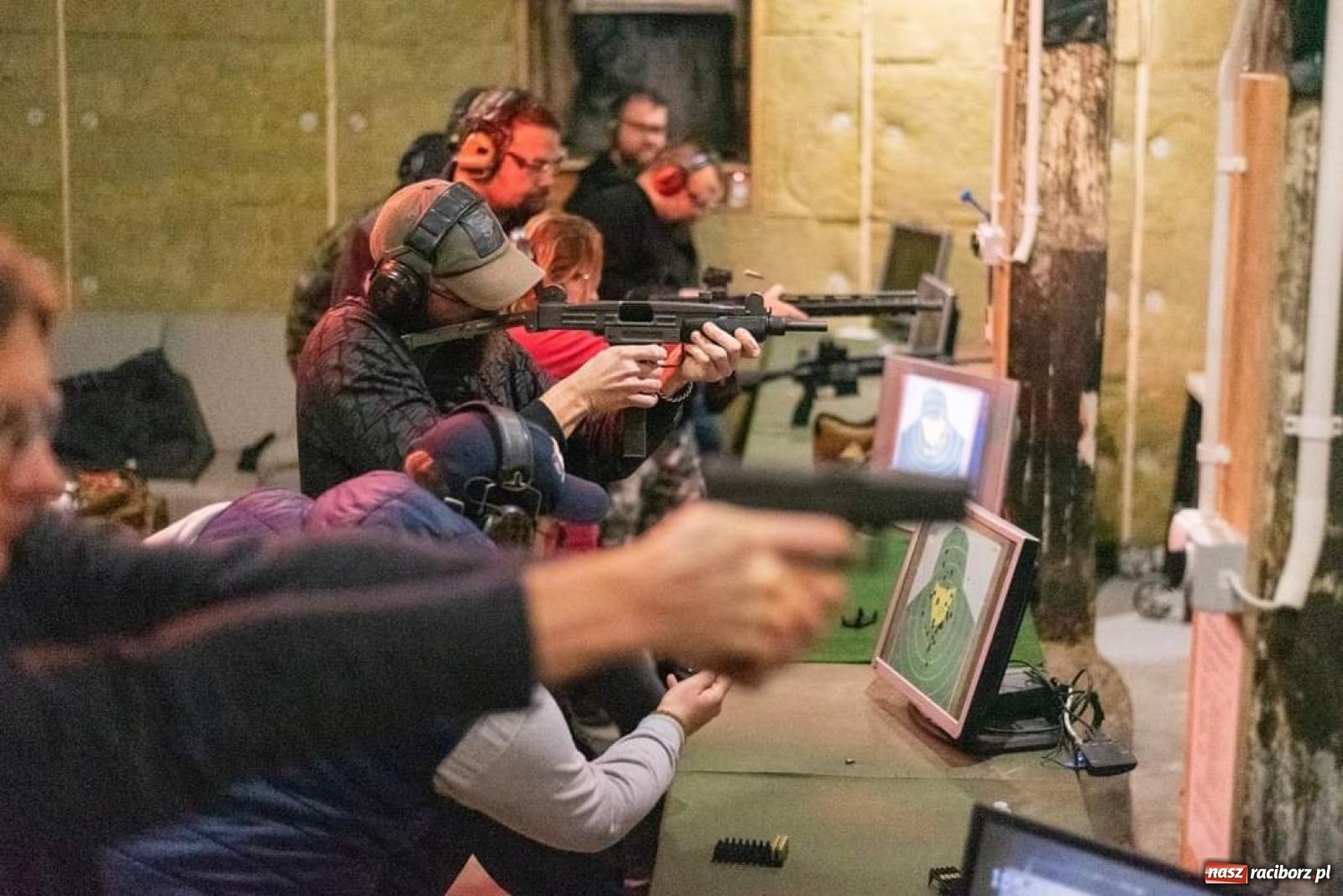 Zdjęcie w galerii na portalu naszraciborz.pl: Drengowie z wizytą w Raciborskim Stowarzyszeniu Strzeleckim wiadomości z regionu