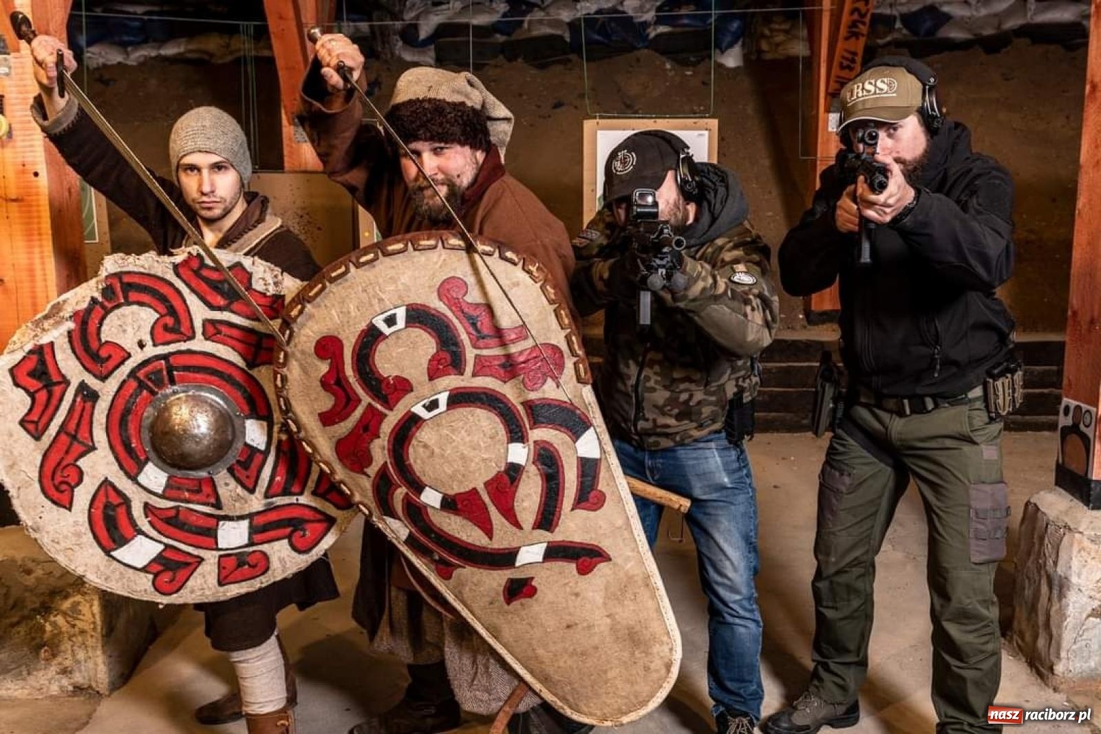 Zdjęcie w galerii na portalu naszraciborz.pl: Drengowie z wizytą w Raciborskim Stowarzyszeniu Strzeleckim wiadomości z regionu