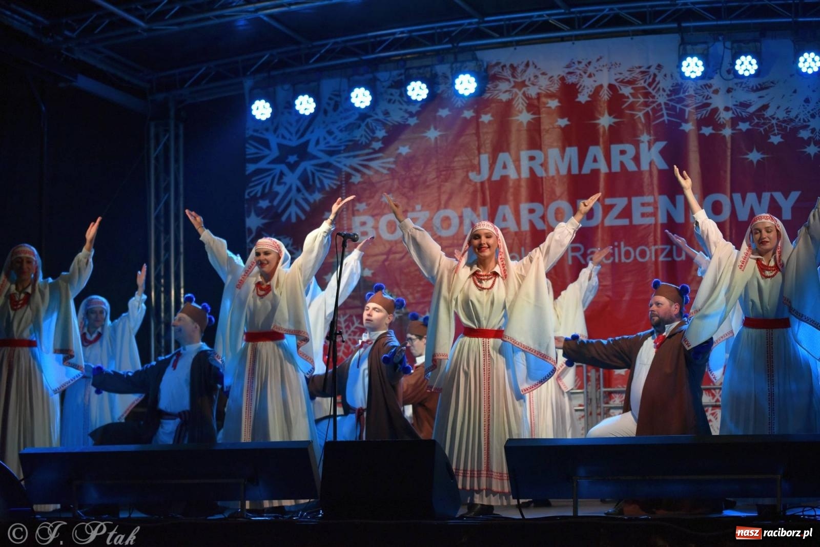 Zdjęcie w galerii na portalu naszraciborz.pl: Taneczny finał raciborskiego jarmarku wiadomości z regionu