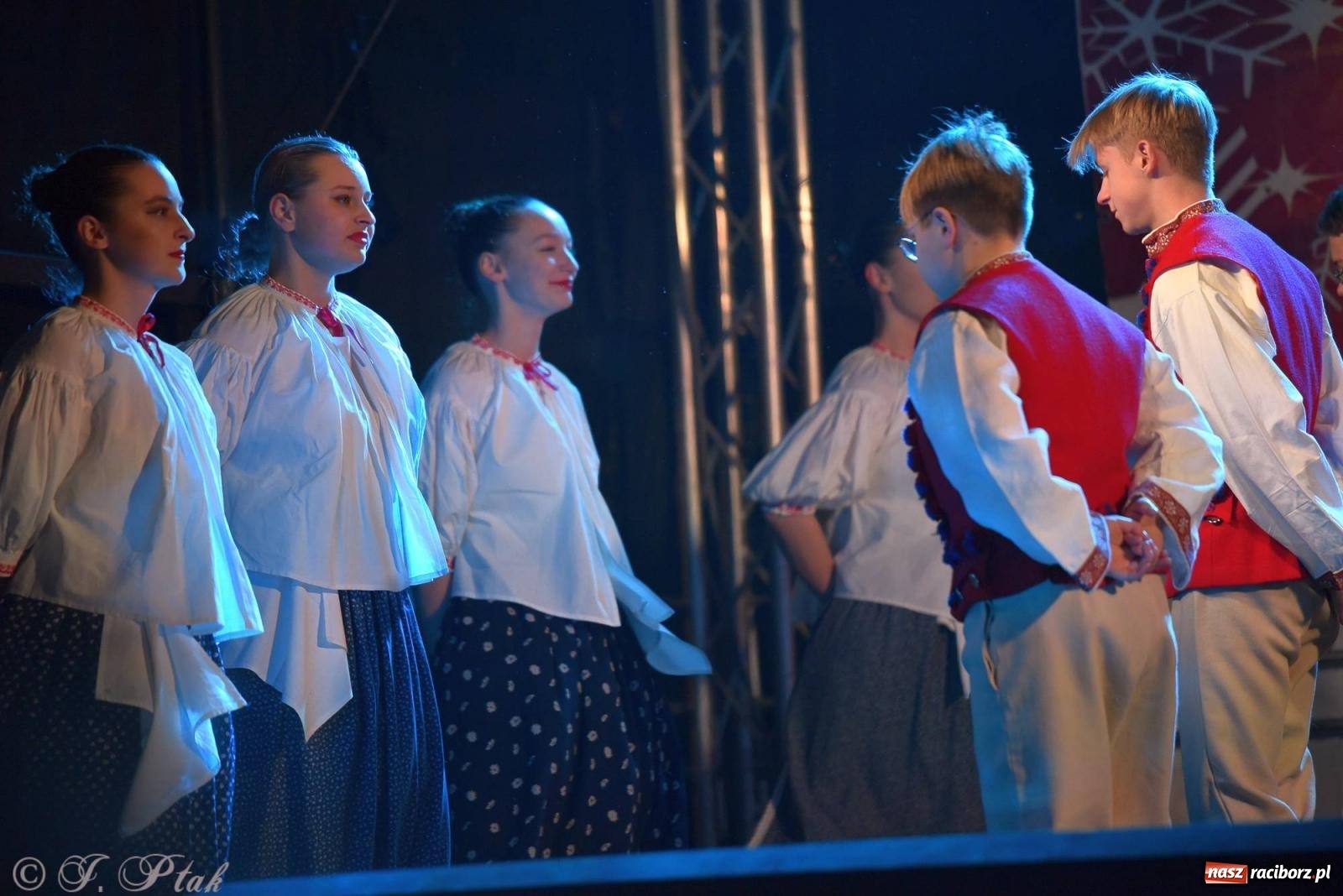 Zdjęcie w galerii na portalu naszraciborz.pl: Taneczny finał raciborskiego jarmarku wiadomości z regionu