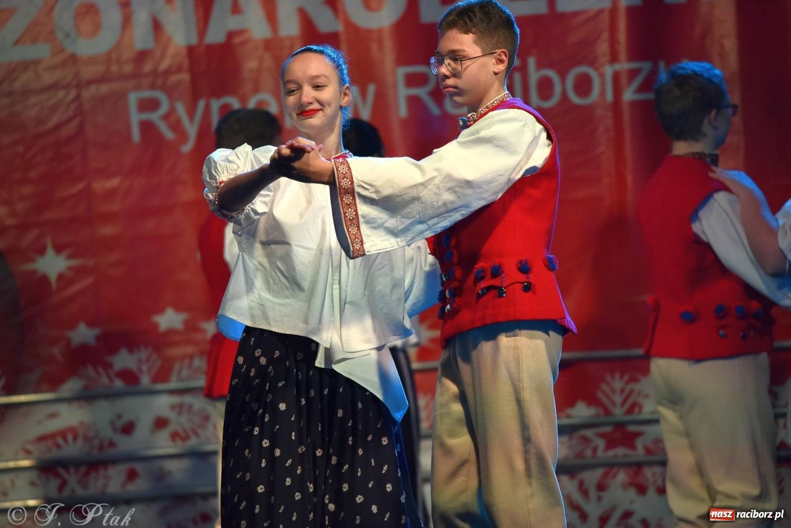 Zdjęcie w galerii na portalu naszraciborz.pl: Taneczny finał raciborskiego jarmarku wiadomości z regionu