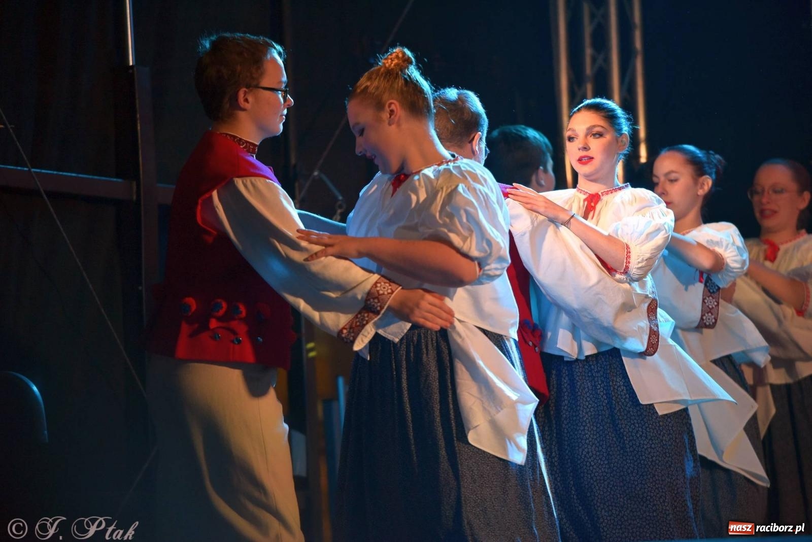Zdjęcie w galerii na portalu naszraciborz.pl: Taneczny finał raciborskiego jarmarku wiadomości z regionu