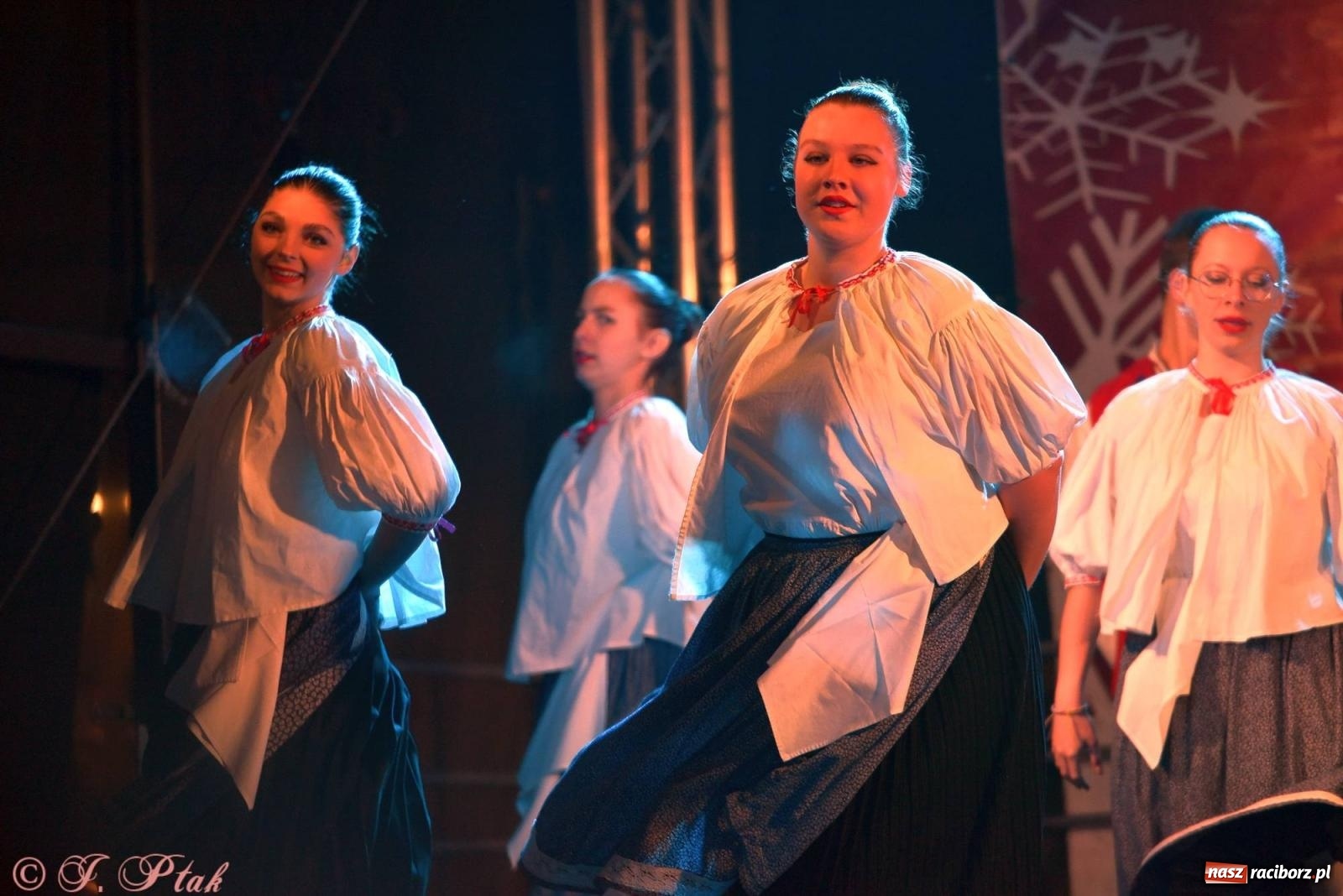 Zdjęcie w galerii na portalu naszraciborz.pl: Taneczny finał raciborskiego jarmarku wiadomości z regionu