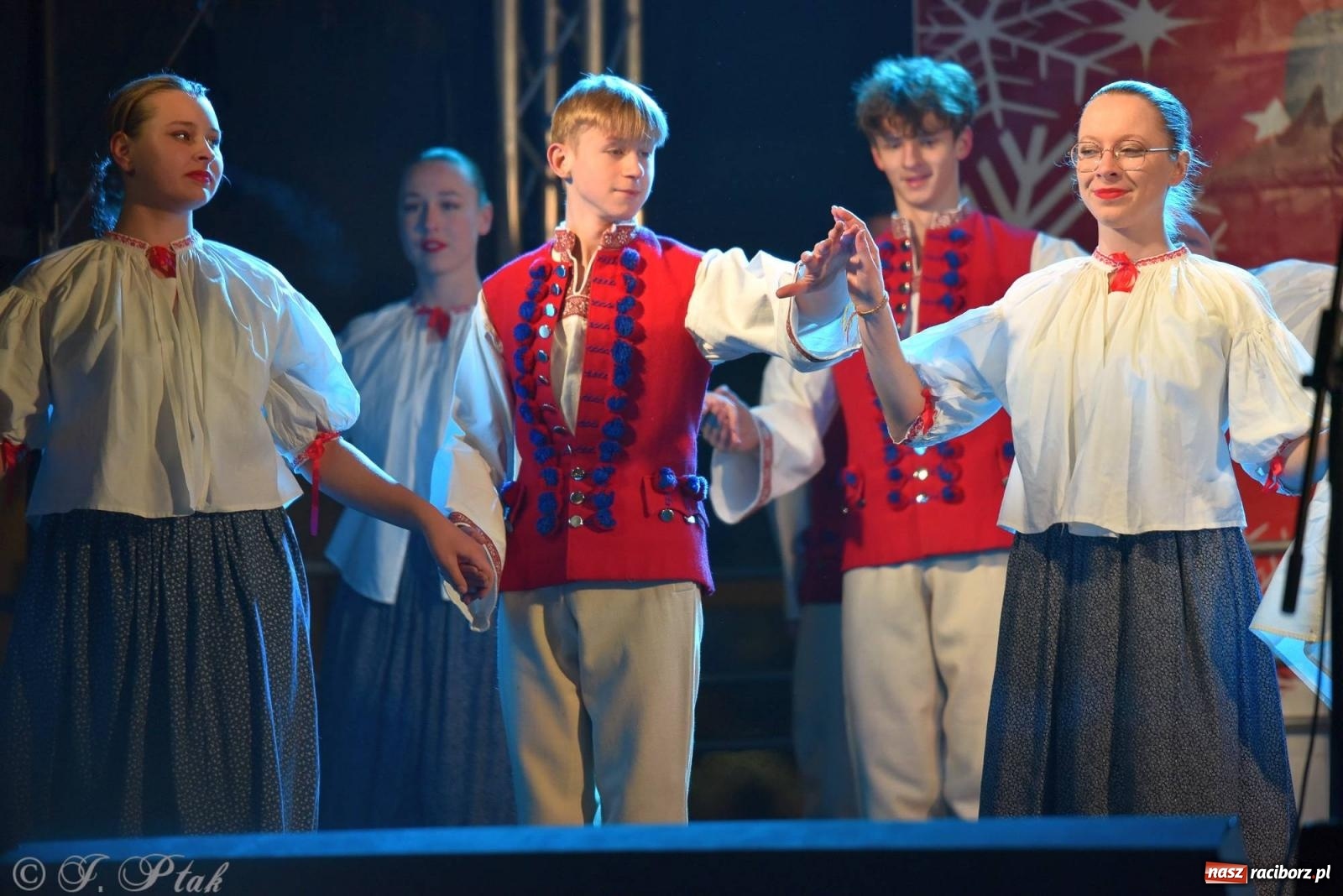 Zdjęcie w galerii na portalu naszraciborz.pl: Taneczny finał raciborskiego jarmarku wiadomości z regionu