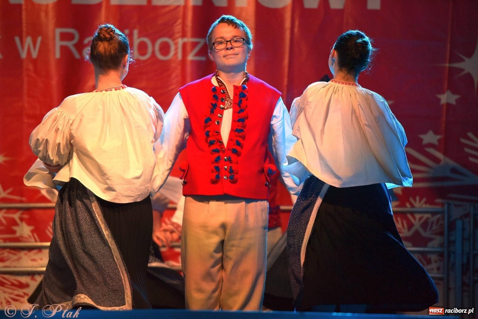 Zdjęcie w galerii na portalu naszraciborz.pl: Taneczny finał raciborskiego jarmarku wiadomości z regionu