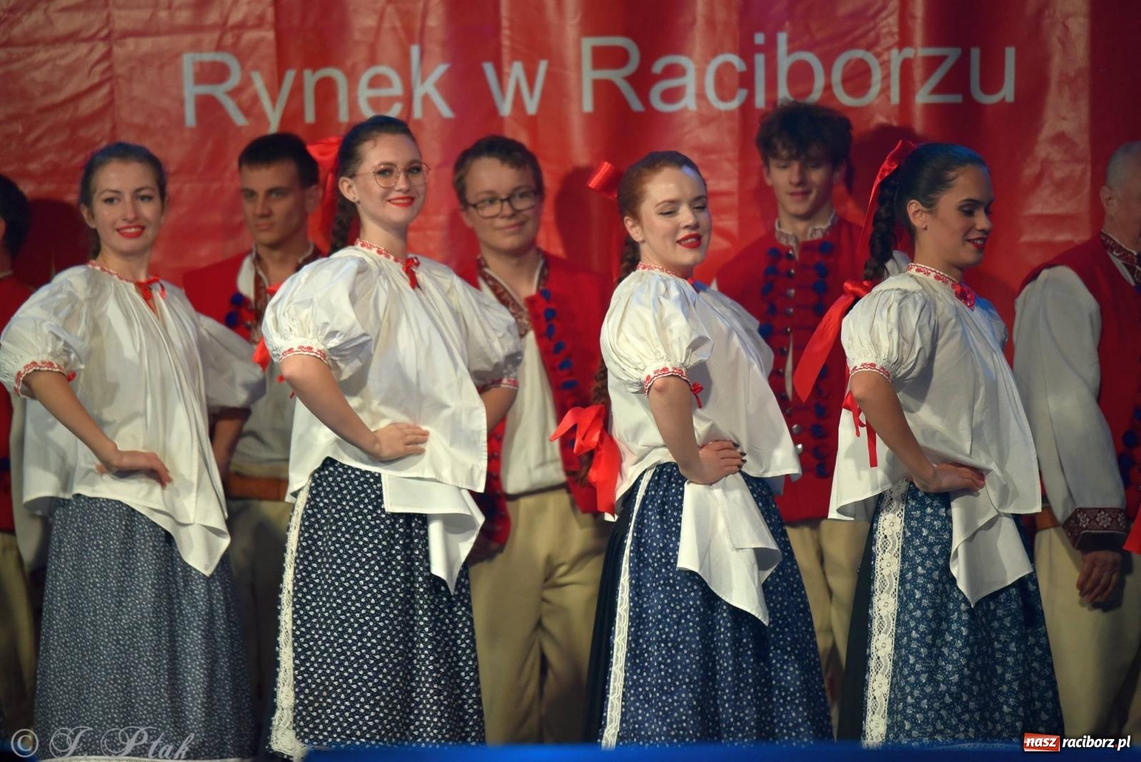 Zdjęcie w galerii na portalu naszraciborz.pl: Taneczny finał raciborskiego jarmarku wiadomości z regionu