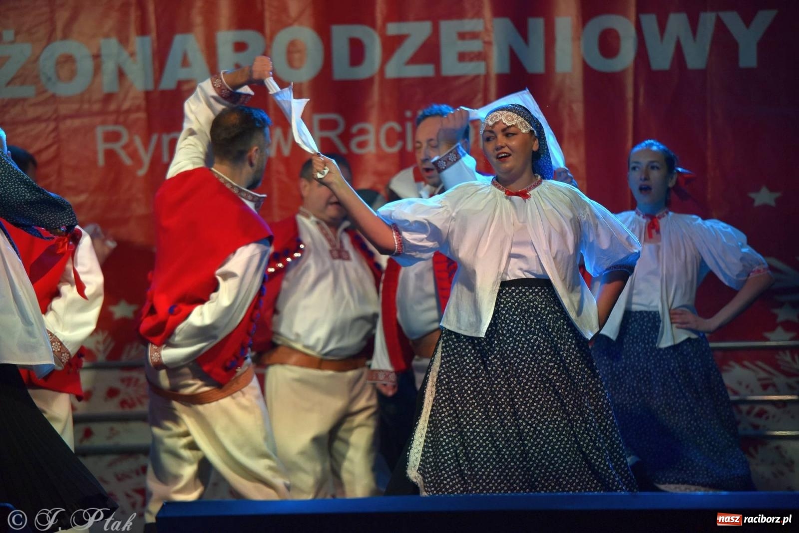 Zdjęcie w galerii na portalu naszraciborz.pl: Taneczny finał raciborskiego jarmarku wiadomości z regionu