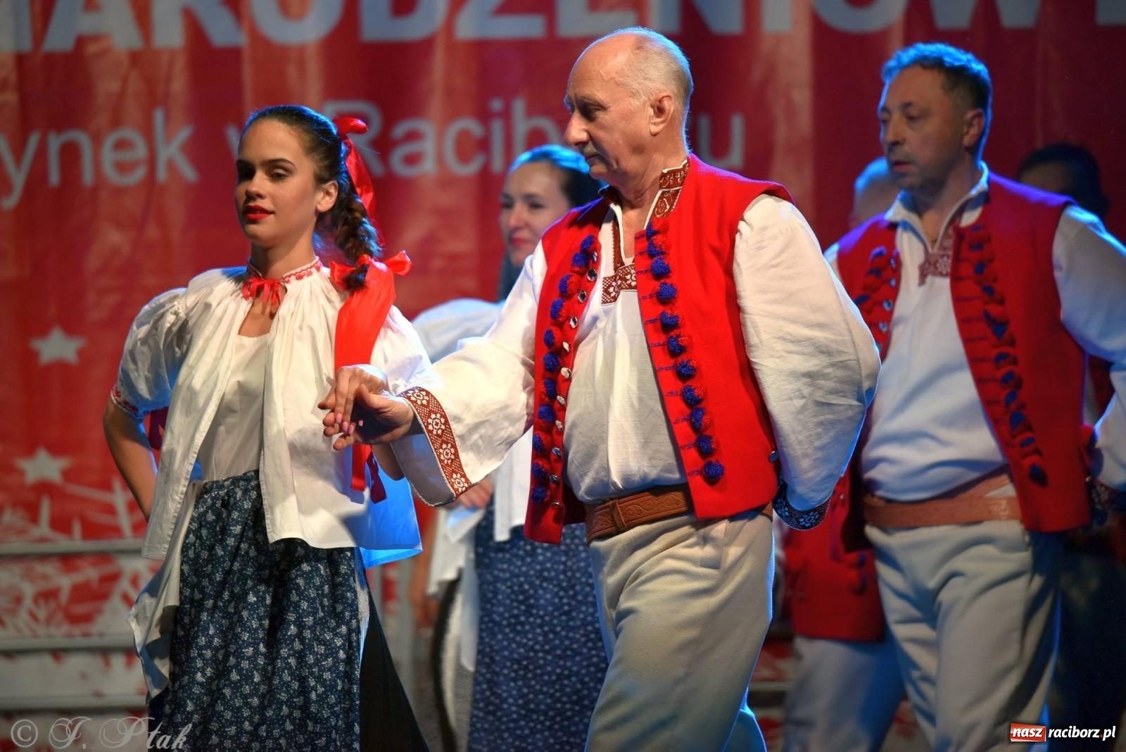 Zdjęcie w galerii na portalu naszraciborz.pl: Taneczny finał raciborskiego jarmarku wiadomości z regionu