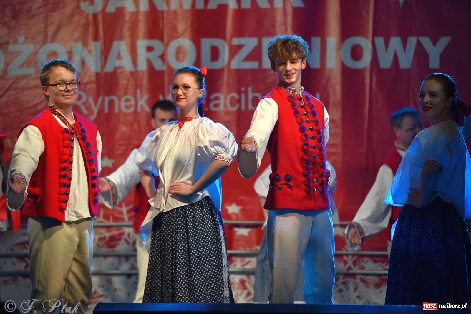 Zdjęcie w galerii na portalu naszraciborz.pl: Taneczny finał raciborskiego jarmarku wiadomości z regionu