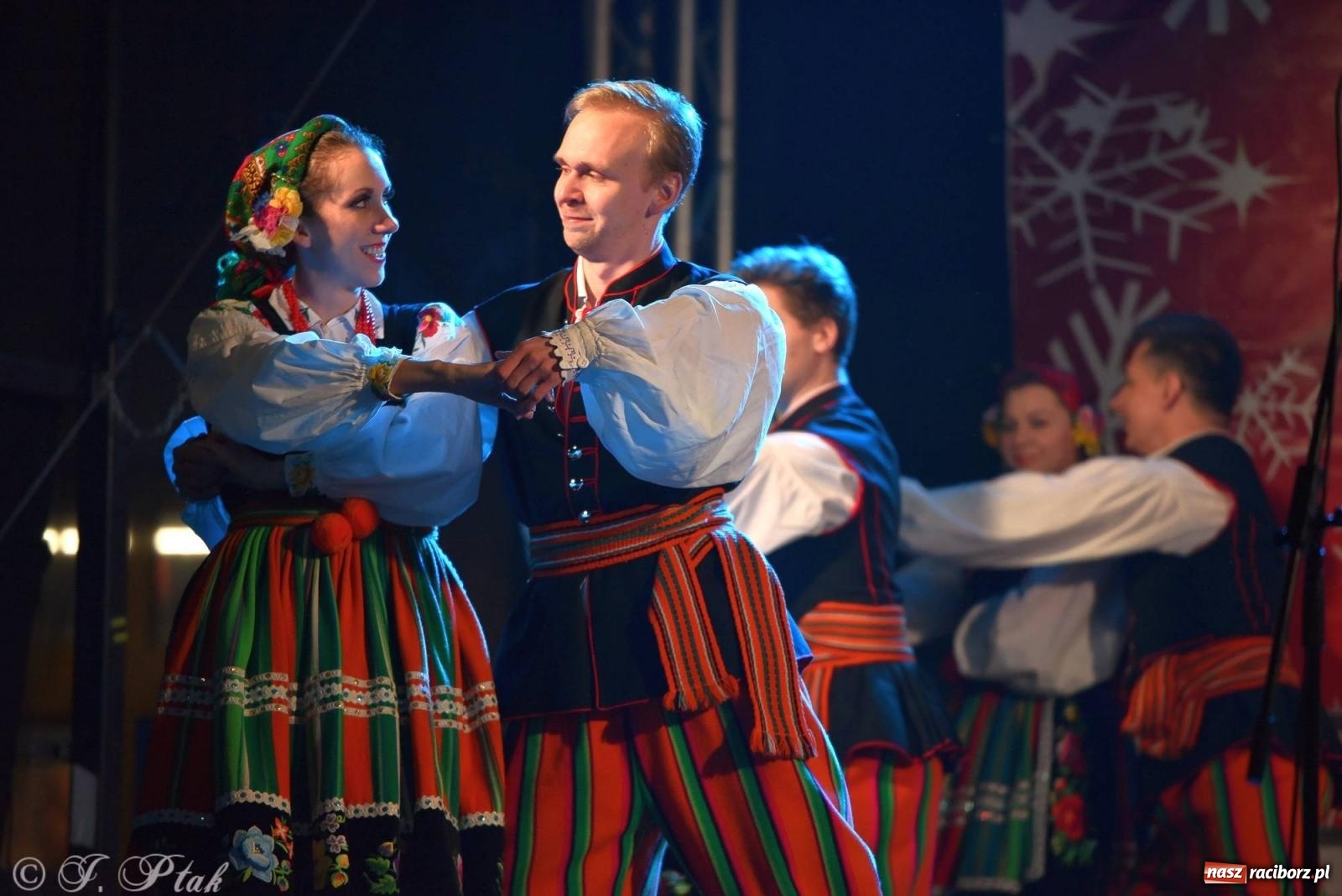 Zdjęcie w galerii na portalu naszraciborz.pl: Taneczny finał raciborskiego jarmarku wiadomości z regionu