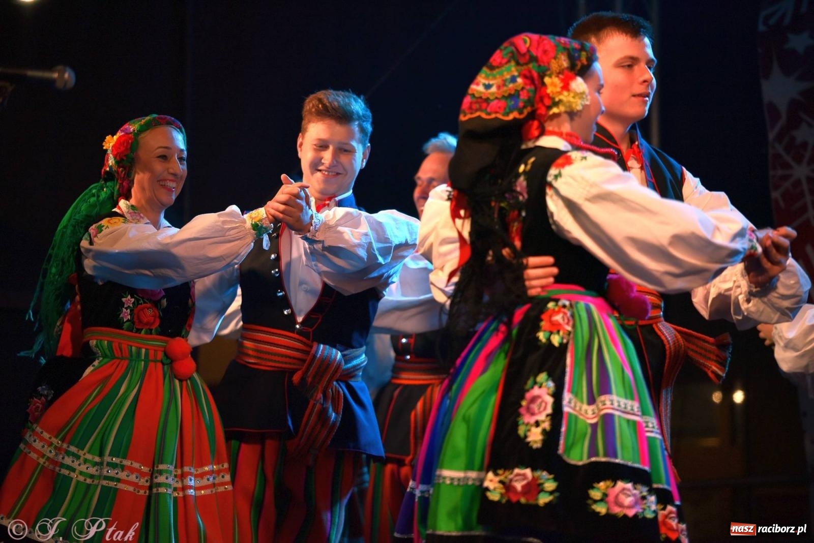 Zdjęcie w galerii na portalu naszraciborz.pl: Taneczny finał raciborskiego jarmarku wiadomości z regionu