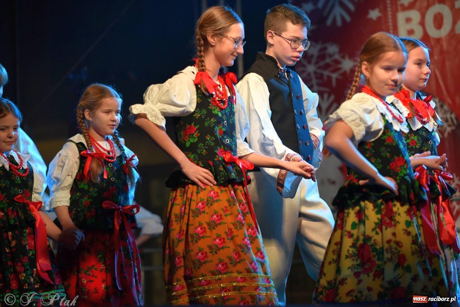 Zdjęcie w galerii na portalu naszraciborz.pl: Taneczny finał raciborskiego jarmarku wiadomości z regionu