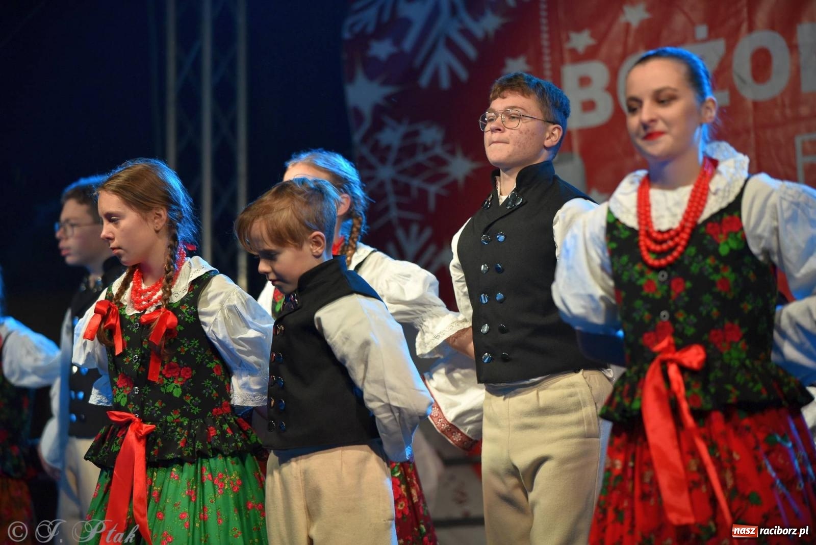 Zdjęcie w galerii na portalu naszraciborz.pl: Taneczny finał raciborskiego jarmarku wiadomości z regionu