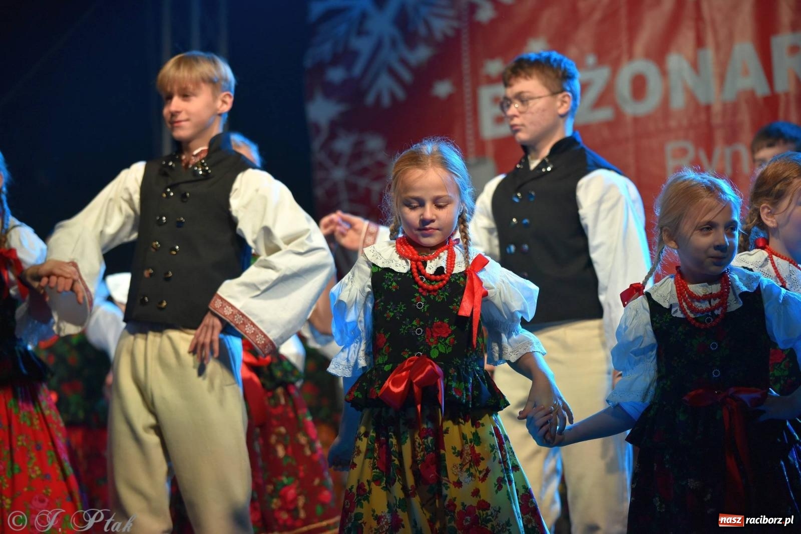 Zdjęcie w galerii na portalu naszraciborz.pl: Taneczny finał raciborskiego jarmarku wiadomości z regionu