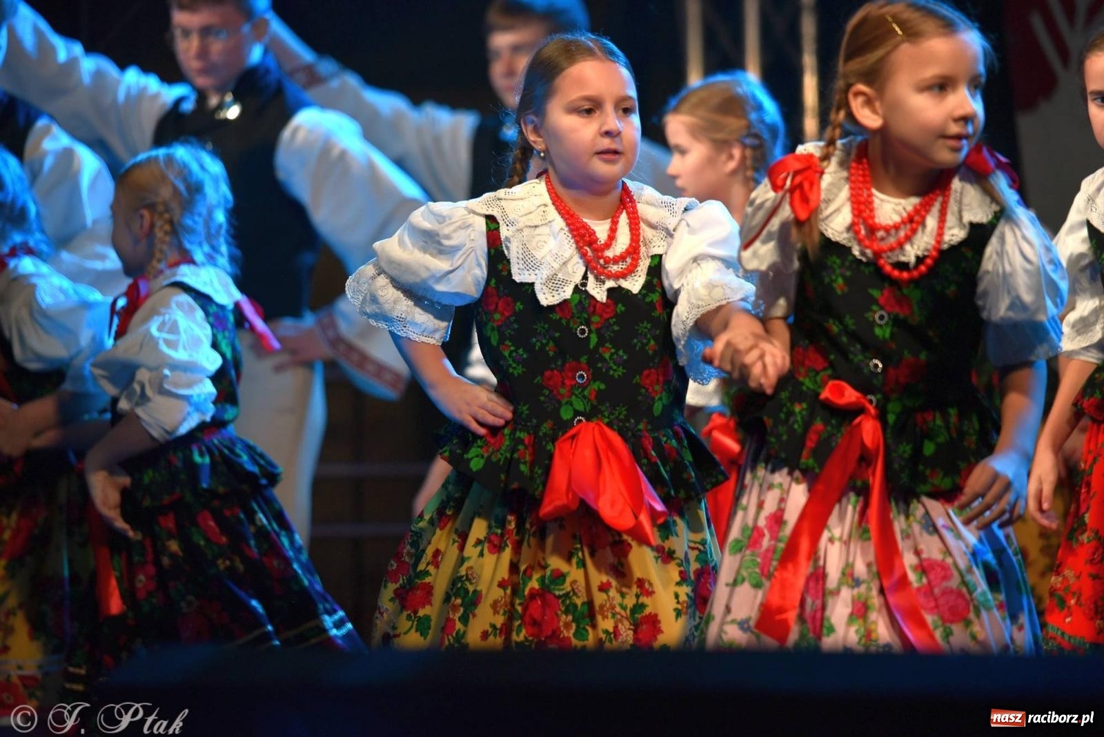 Zdjęcie w galerii na portalu naszraciborz.pl: Taneczny finał raciborskiego jarmarku wiadomości z regionu