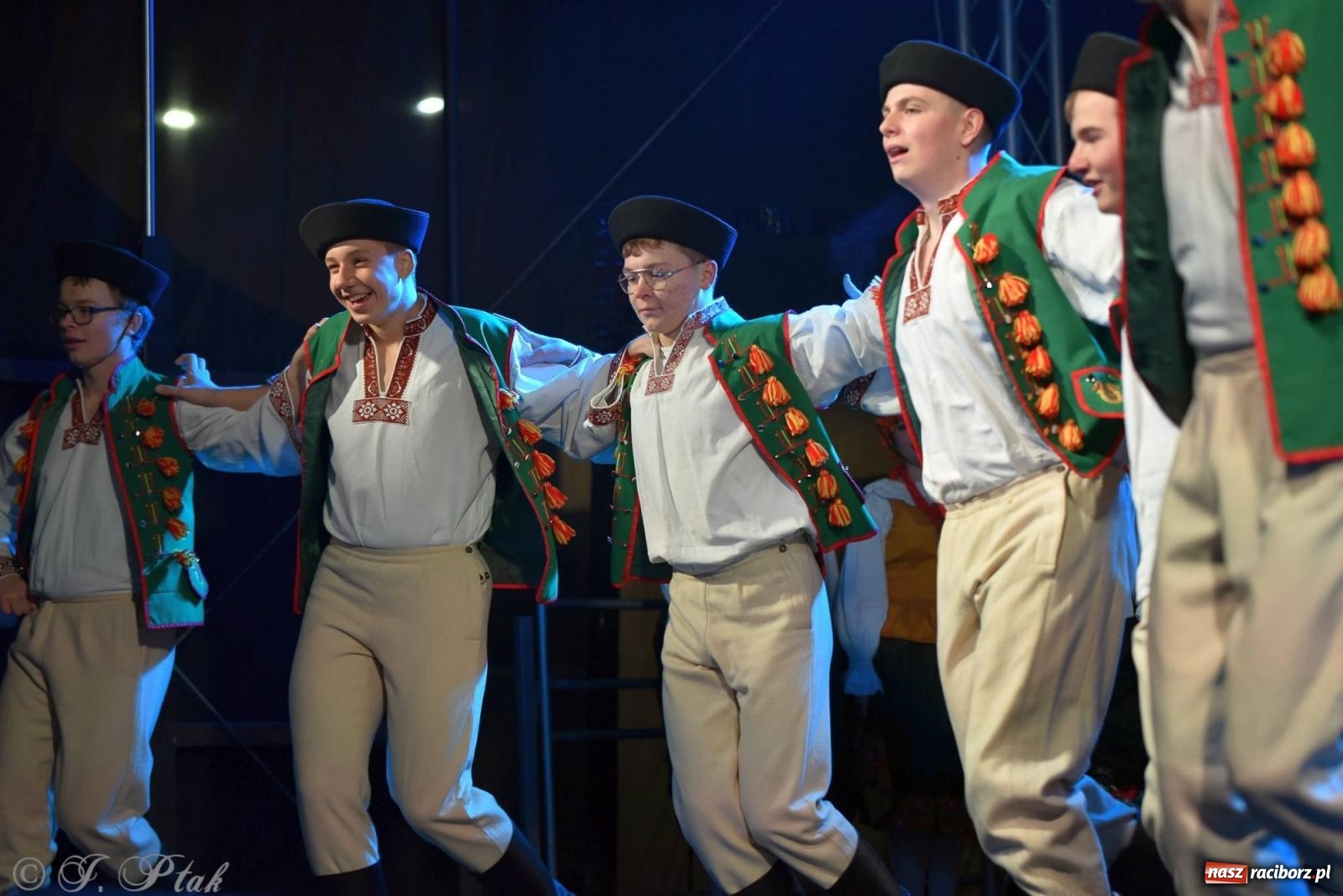 Zdjęcie w galerii na portalu naszraciborz.pl: Taneczny finał raciborskiego jarmarku wiadomości z regionu