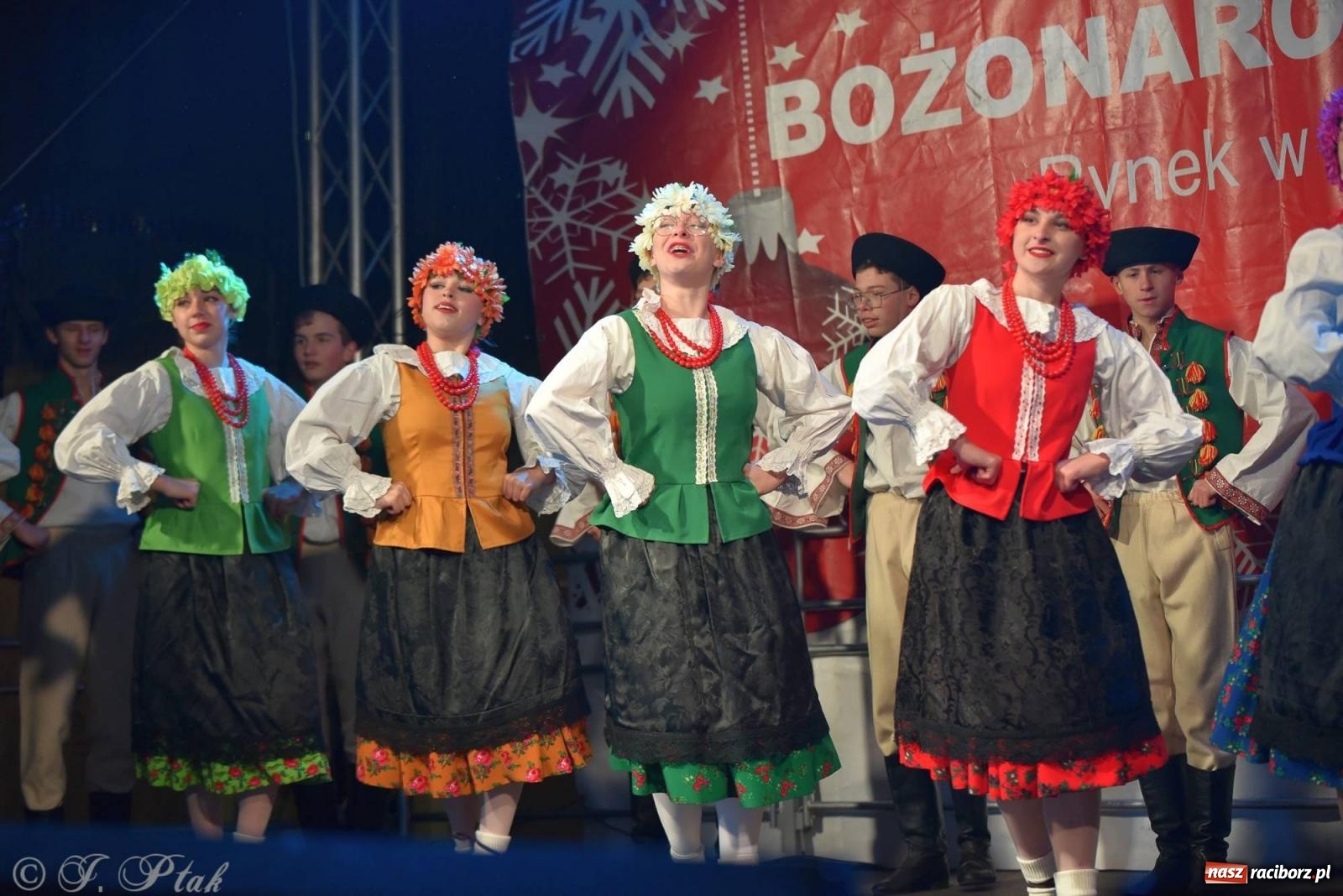 Zdjęcie w galerii na portalu naszraciborz.pl: Taneczny finał raciborskiego jarmarku wiadomości z regionu