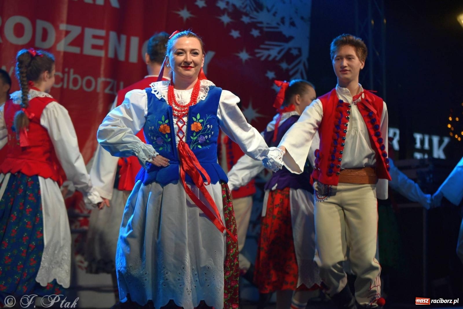 Zdjęcie w galerii na portalu naszraciborz.pl: Taneczny finał raciborskiego jarmarku wiadomości z regionu
