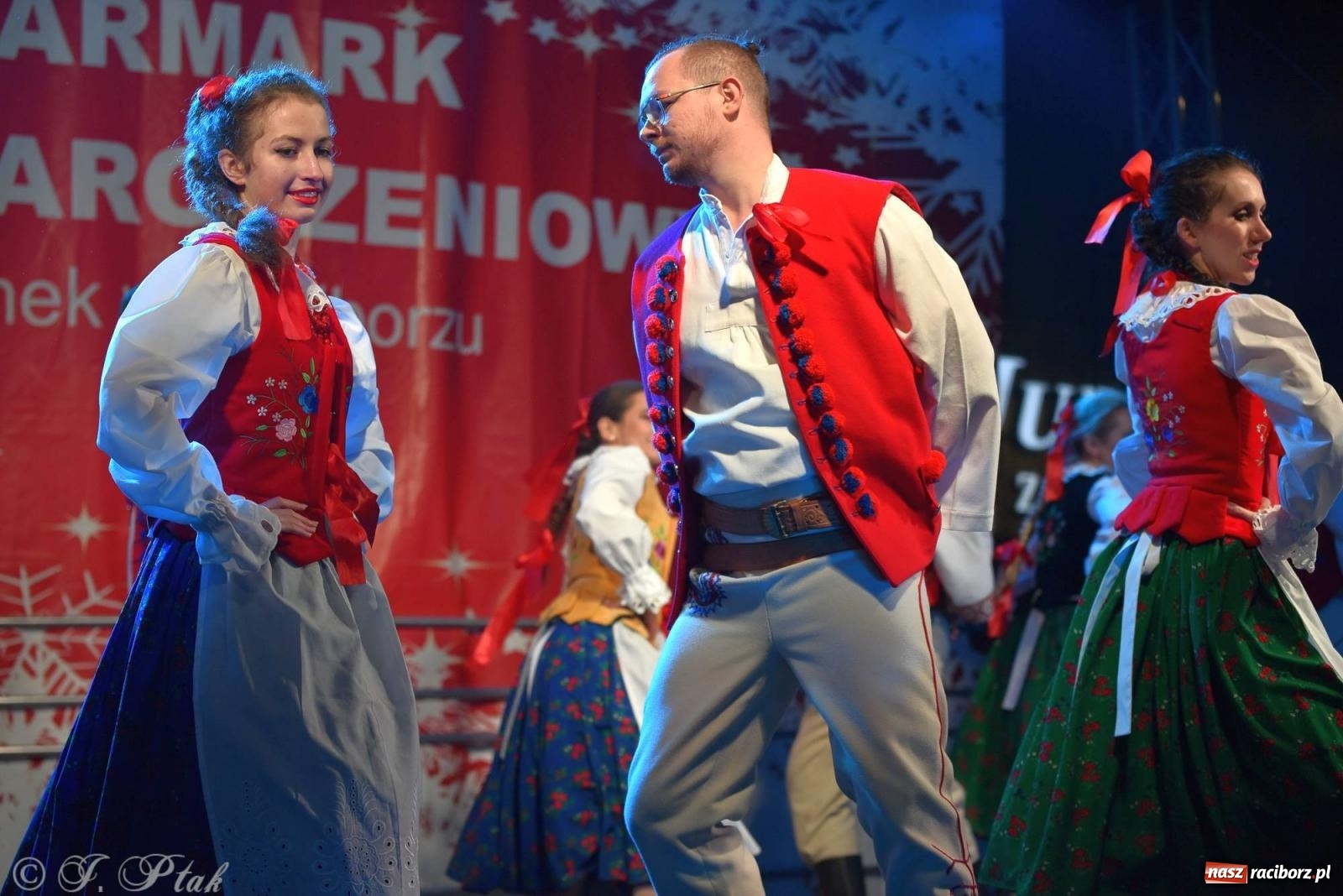 Zdjęcie w galerii na portalu naszraciborz.pl: Taneczny finał raciborskiego jarmarku wiadomości z regionu