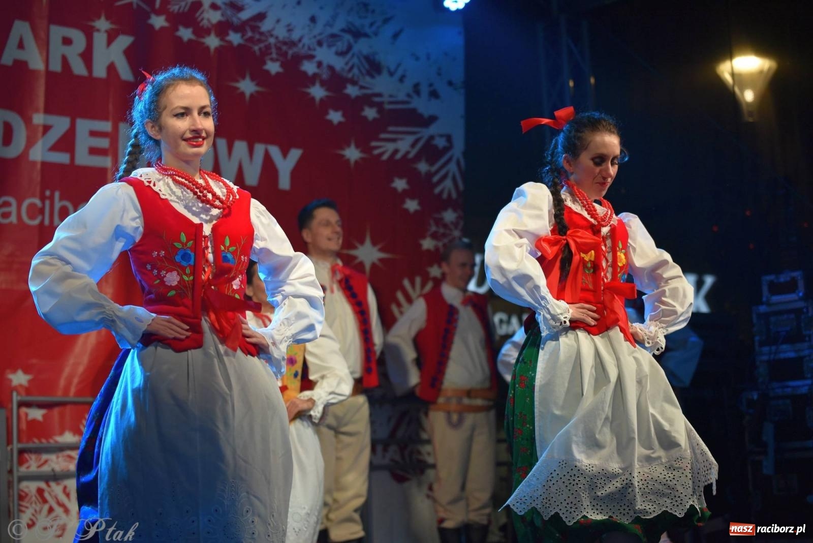 Zdjęcie w galerii na portalu naszraciborz.pl: Taneczny finał raciborskiego jarmarku wiadomości z regionu