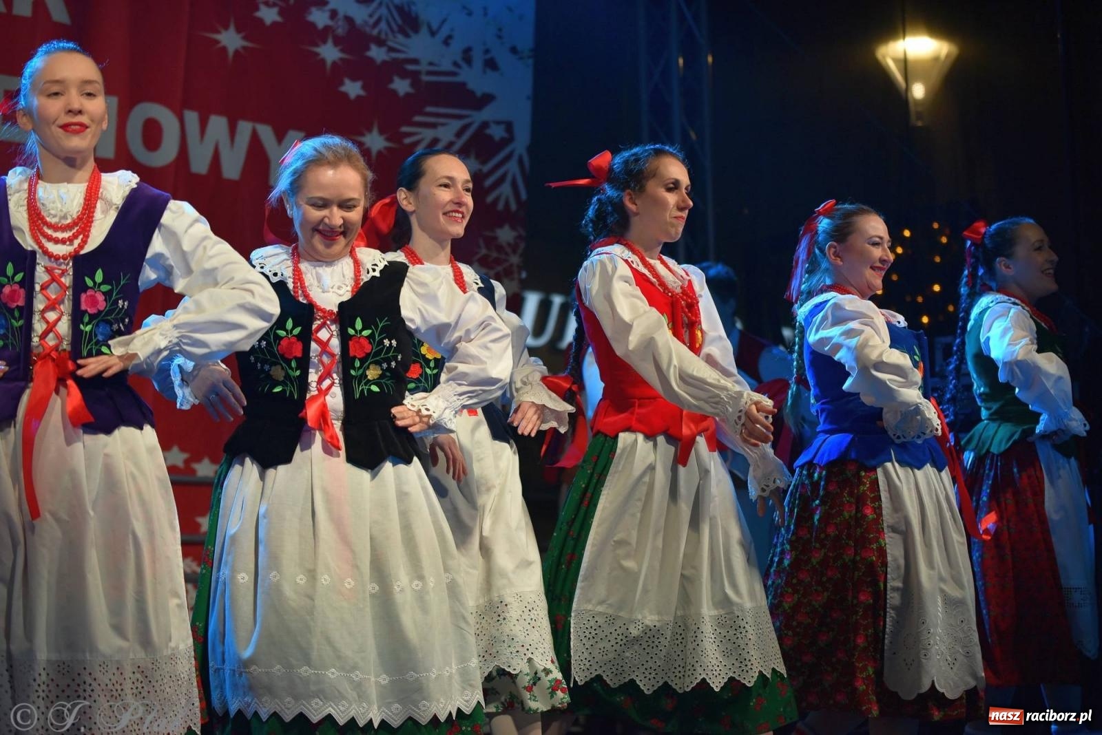 Zdjęcie w galerii na portalu naszraciborz.pl: Taneczny finał raciborskiego jarmarku wiadomości z regionu