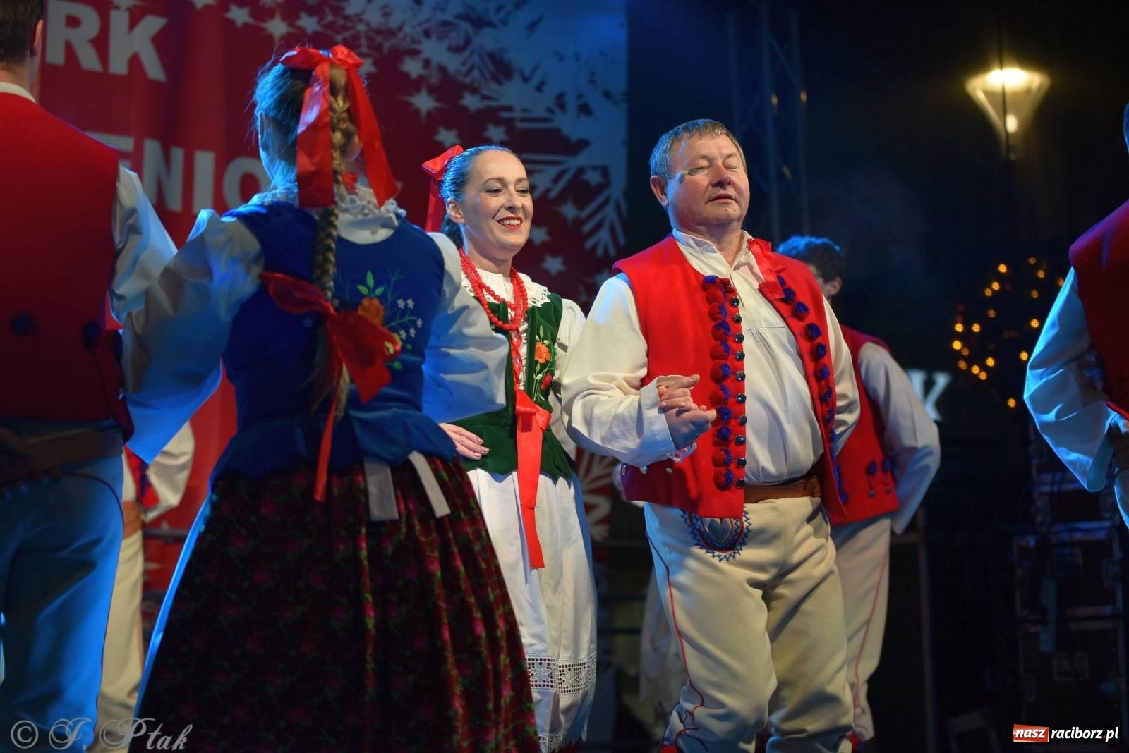Zdjęcie w galerii na portalu naszraciborz.pl: Taneczny finał raciborskiego jarmarku wiadomości z regionu