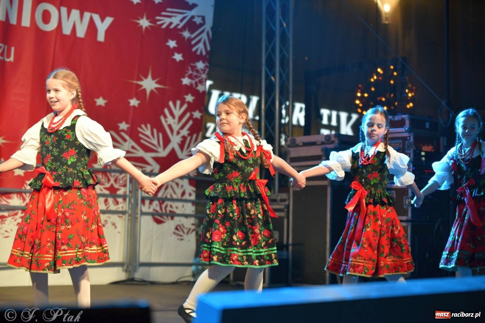 Zdjęcie w galerii na portalu naszraciborz.pl: Taneczny finał raciborskiego jarmarku wiadomości z regionu