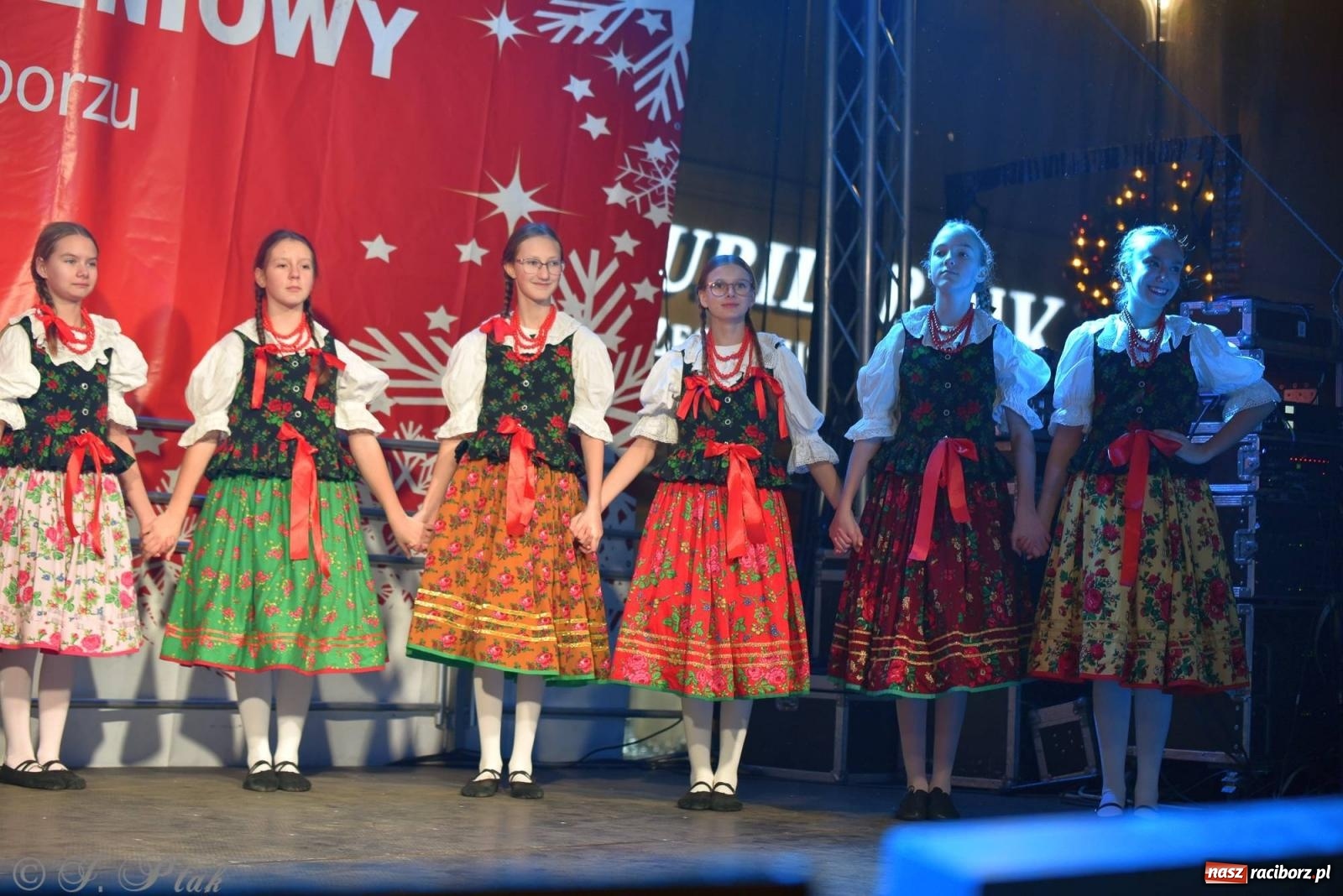 Zdjęcie w galerii na portalu naszraciborz.pl: Taneczny finał raciborskiego jarmarku wiadomości z regionu