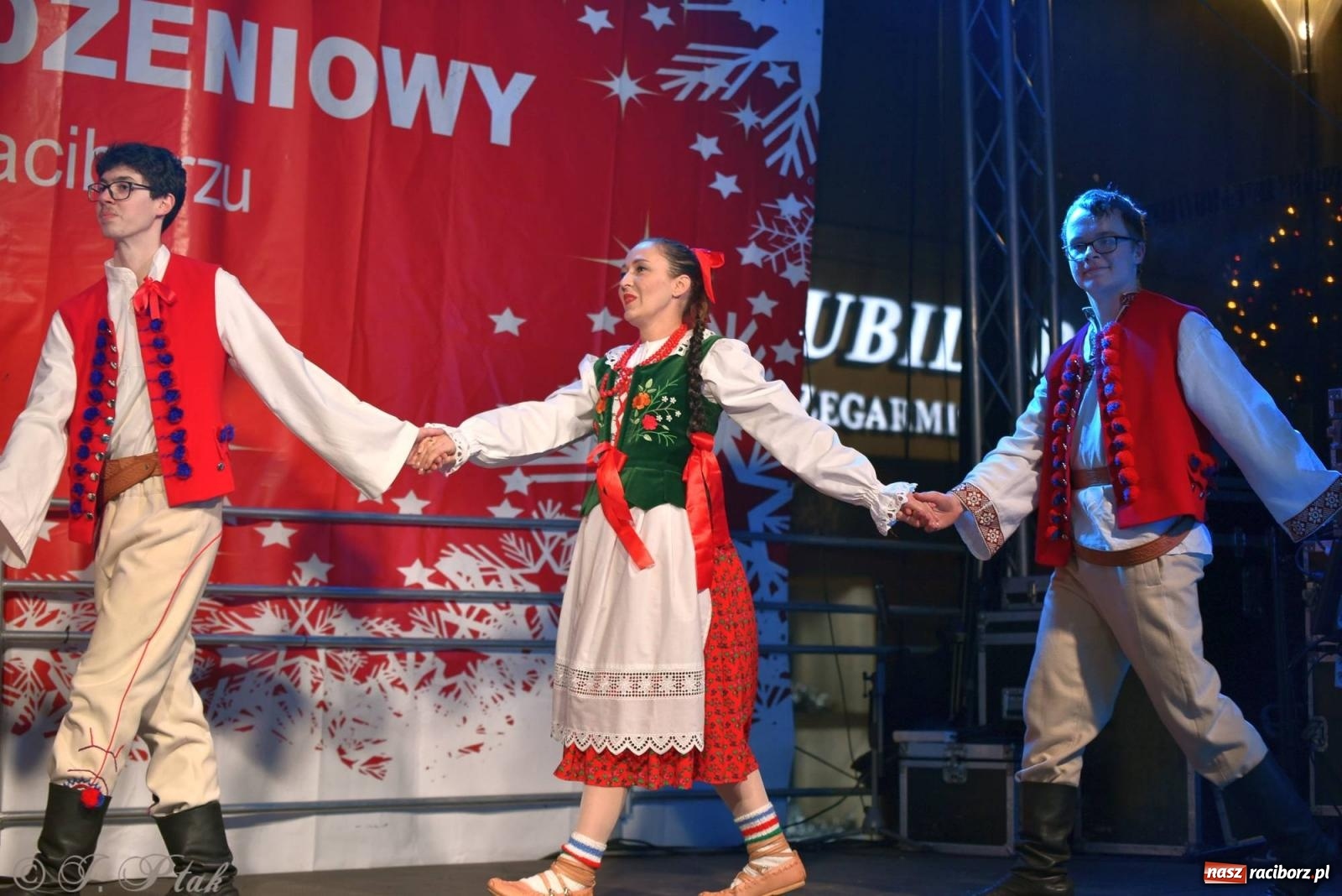 Zdjęcie w galerii na portalu naszraciborz.pl: Taneczny finał raciborskiego jarmarku wiadomości z regionu