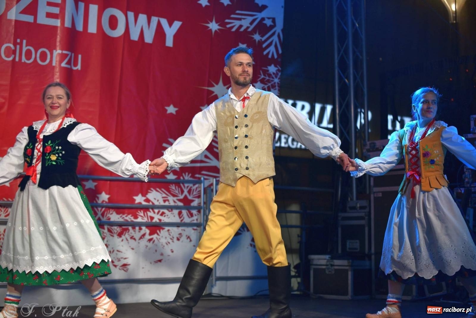 Zdjęcie w galerii na portalu naszraciborz.pl: Taneczny finał raciborskiego jarmarku wiadomości z regionu