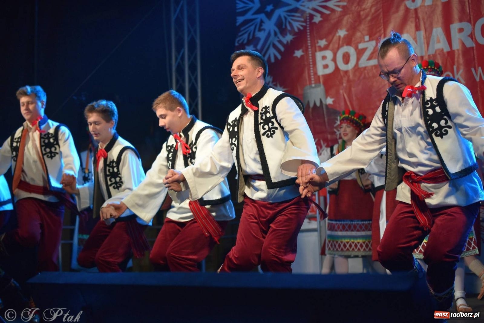 Zdjęcie w galerii na portalu naszraciborz.pl: Taneczny finał raciborskiego jarmarku wiadomości z regionu