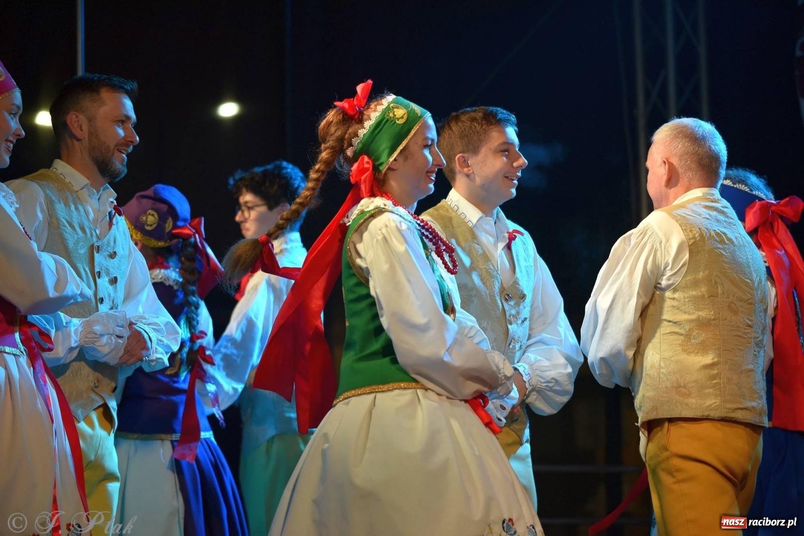 Zdjęcie w galerii na portalu naszraciborz.pl: Taneczny finał raciborskiego jarmarku wiadomości z regionu