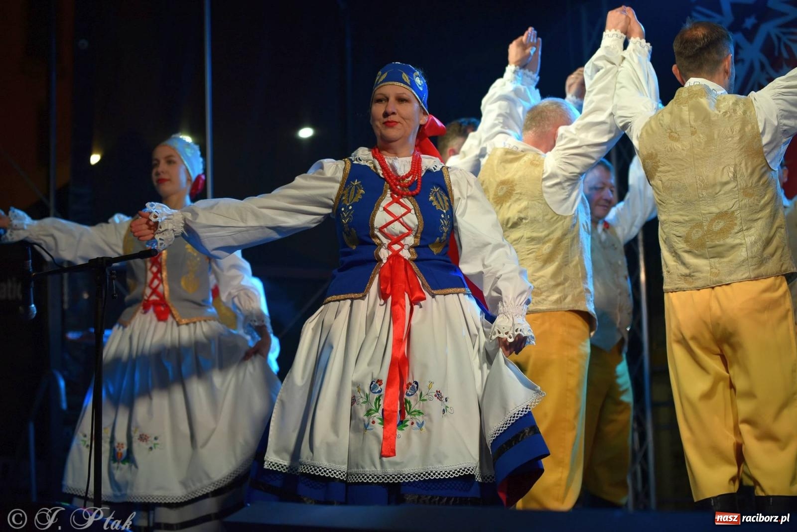 Zdjęcie w galerii na portalu naszraciborz.pl: Taneczny finał raciborskiego jarmarku wiadomości z regionu
