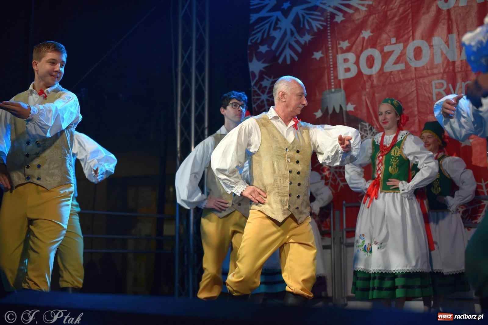 Zdjęcie w galerii na portalu naszraciborz.pl: Taneczny finał raciborskiego jarmarku wiadomości z regionu