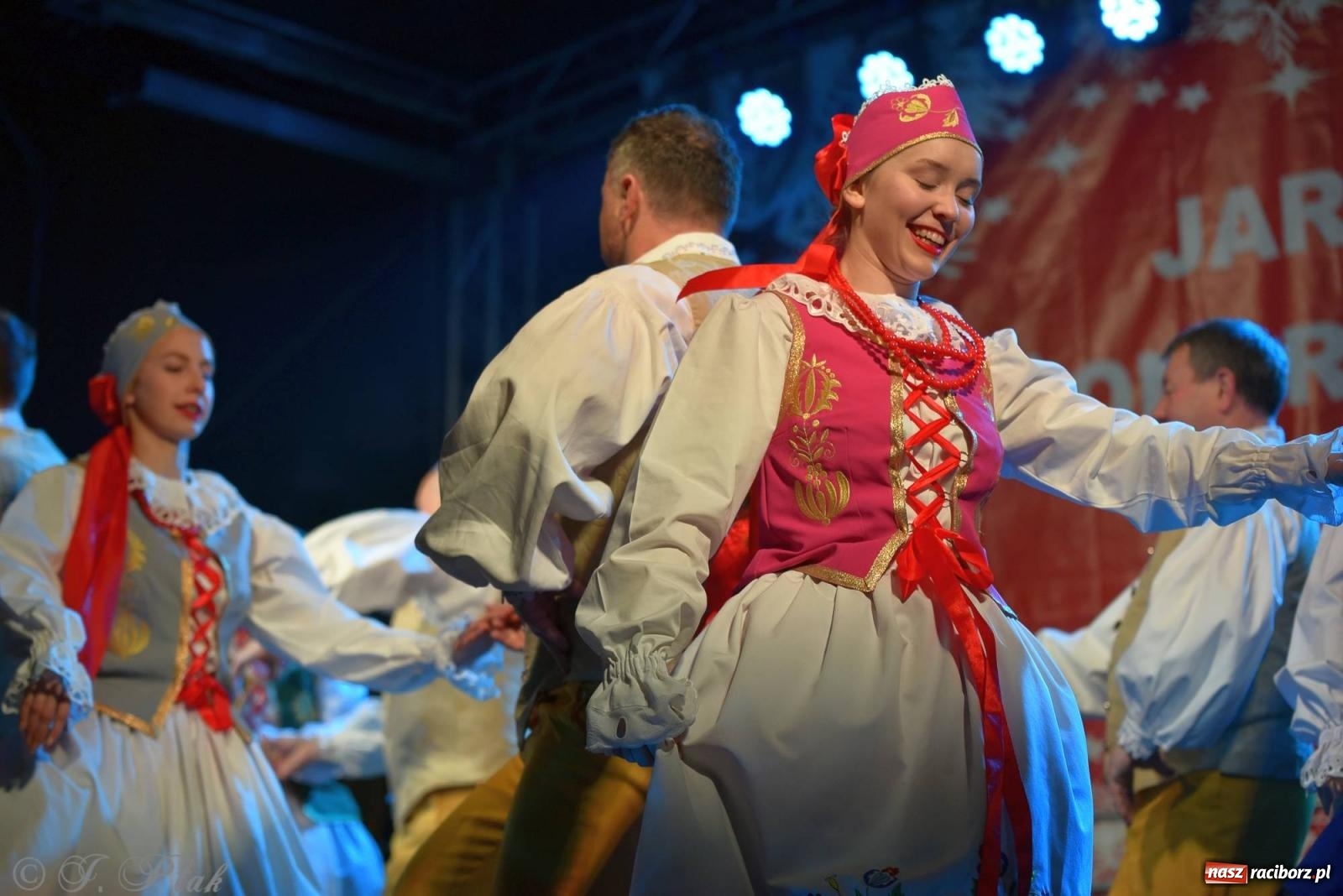 Zdjęcie w galerii na portalu naszraciborz.pl: Taneczny finał raciborskiego jarmarku wiadomości z regionu