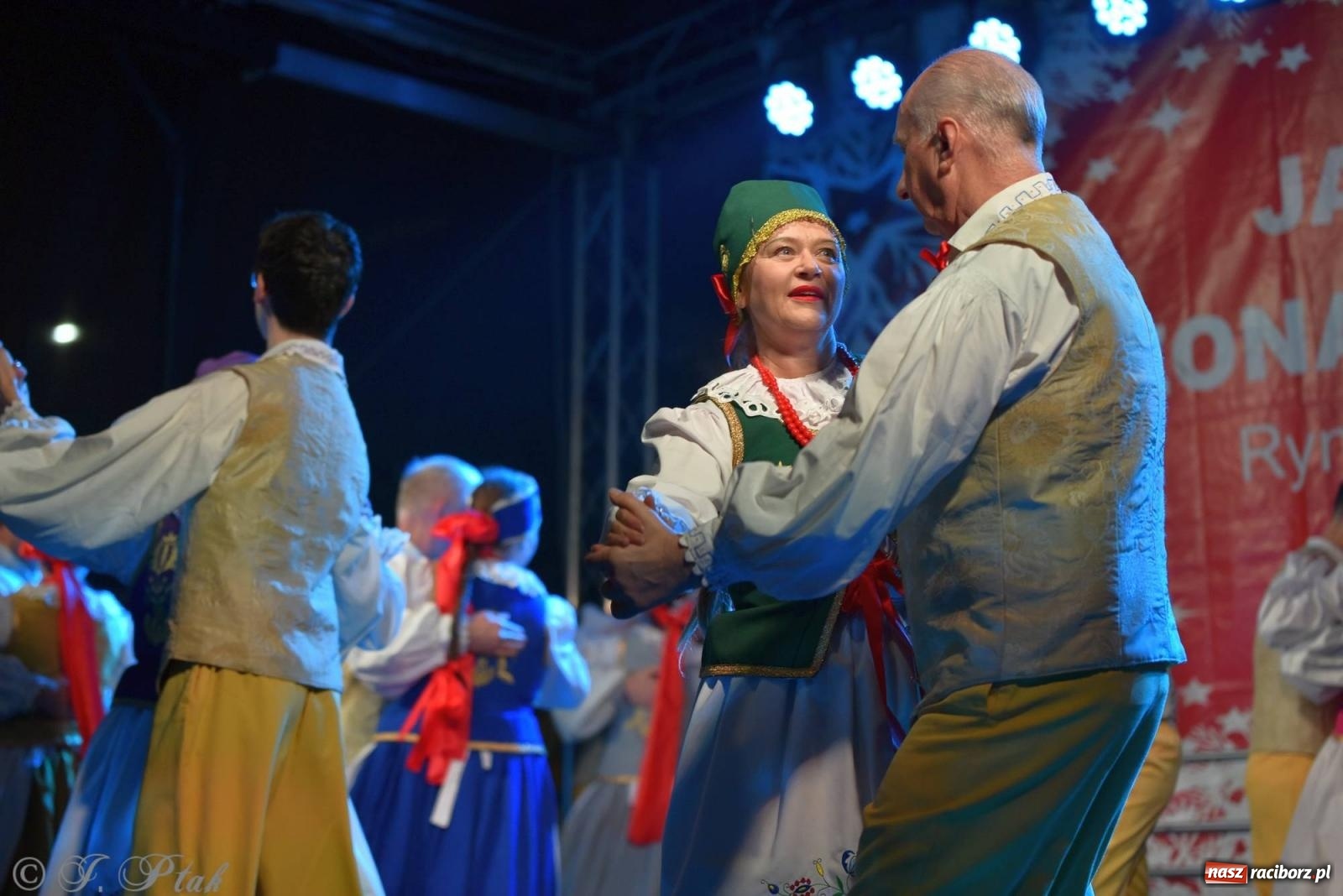 Zdjęcie w galerii na portalu naszraciborz.pl: Taneczny finał raciborskiego jarmarku wiadomości z regionu