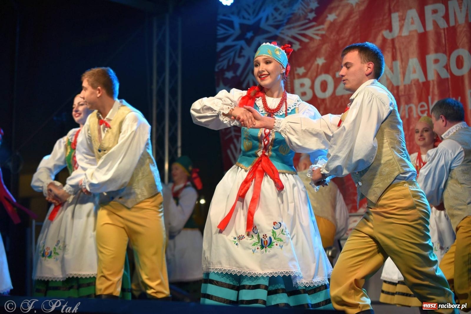 Zdjęcie w galerii na portalu naszraciborz.pl: Taneczny finał raciborskiego jarmarku wiadomości z regionu