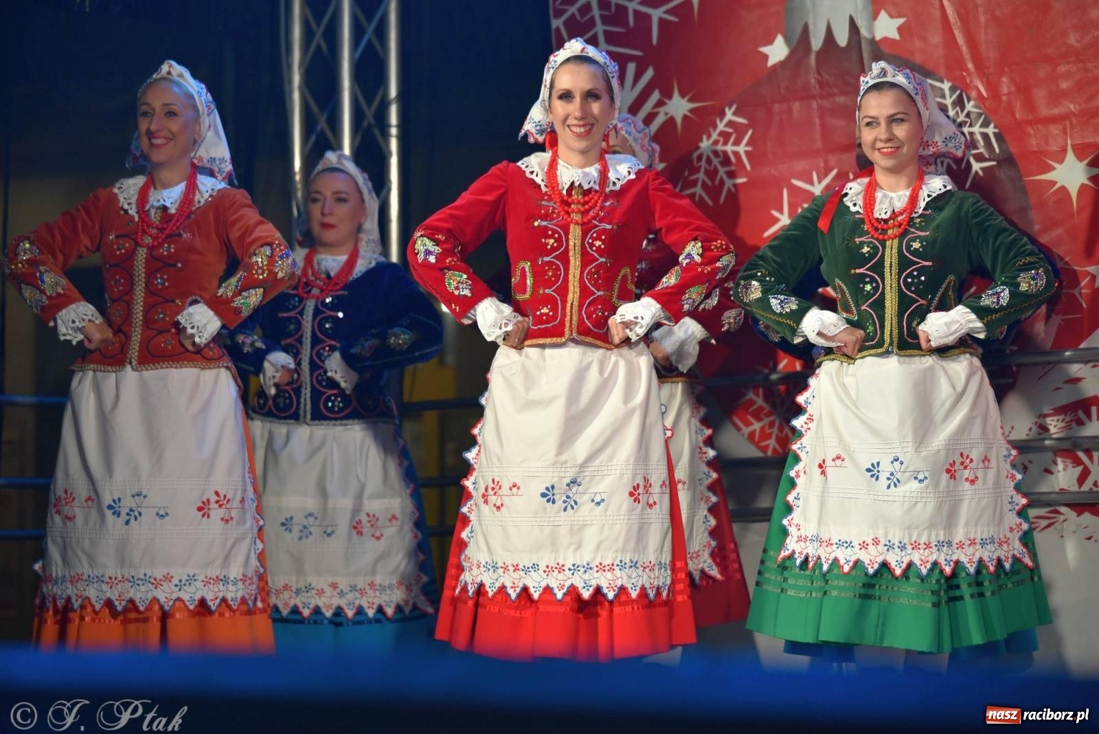 Zdjęcie w galerii na portalu naszraciborz.pl: Taneczny finał raciborskiego jarmarku wiadomości z regionu