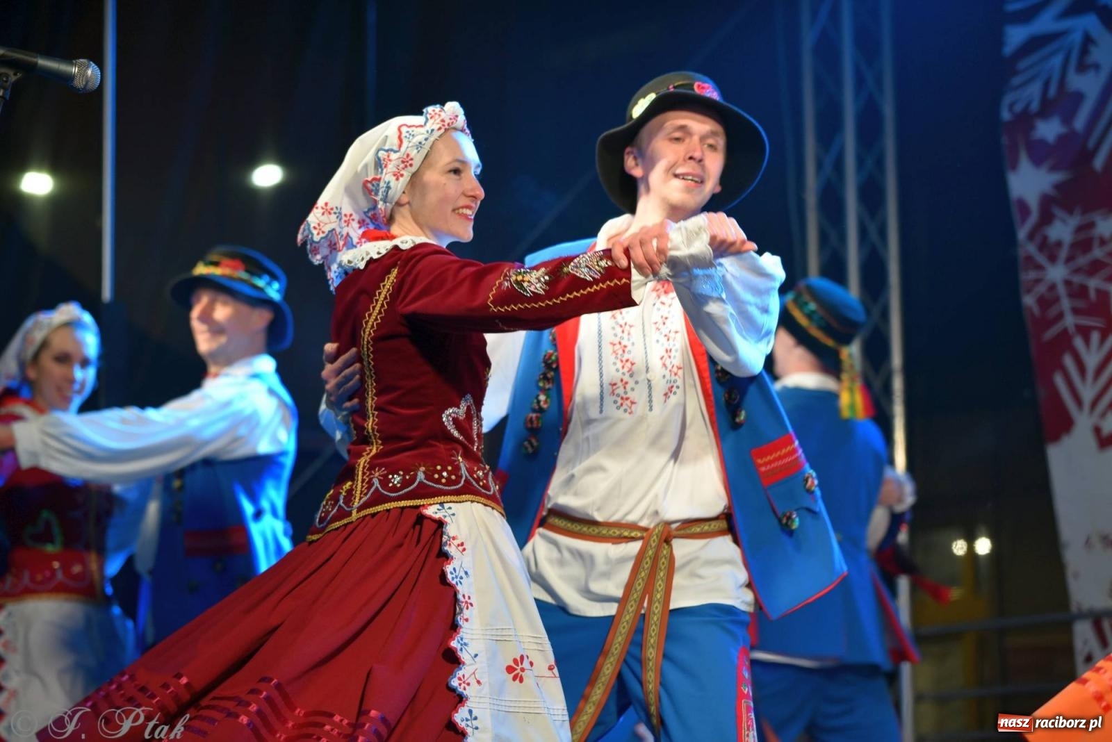 Zdjęcie w galerii na portalu naszraciborz.pl: Taneczny finał raciborskiego jarmarku wiadomości z regionu