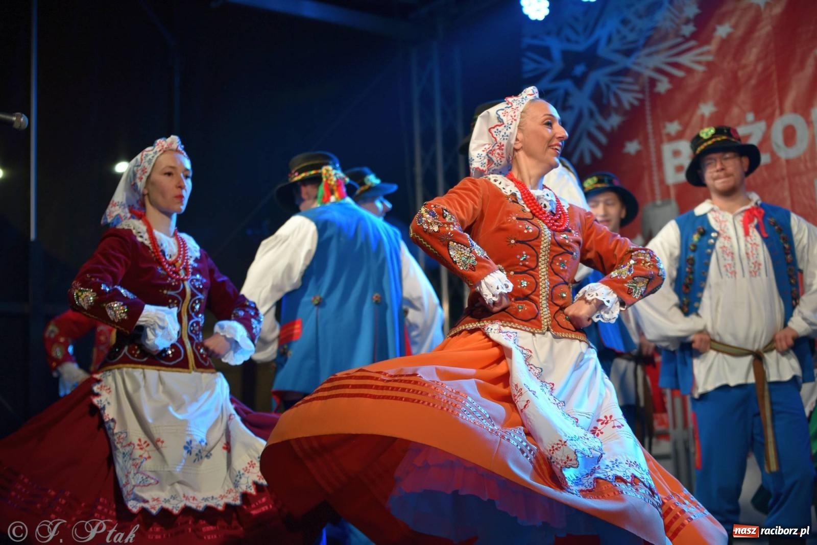 Zdjęcie w galerii na portalu naszraciborz.pl: Taneczny finał raciborskiego jarmarku wiadomości z regionu