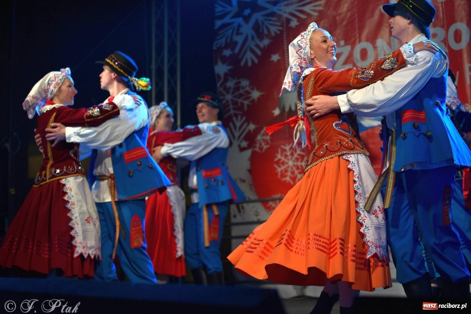 Zdjęcie w galerii na portalu naszraciborz.pl: Taneczny finał raciborskiego jarmarku wiadomości z regionu