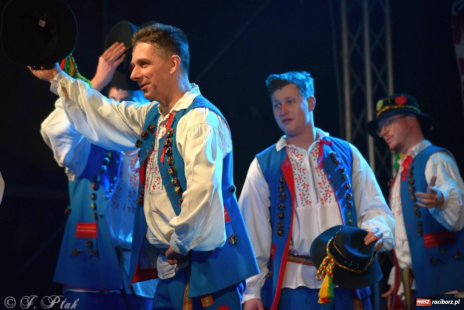 Zdjęcie w galerii na portalu naszraciborz.pl: Taneczny finał raciborskiego jarmarku wiadomości z regionu