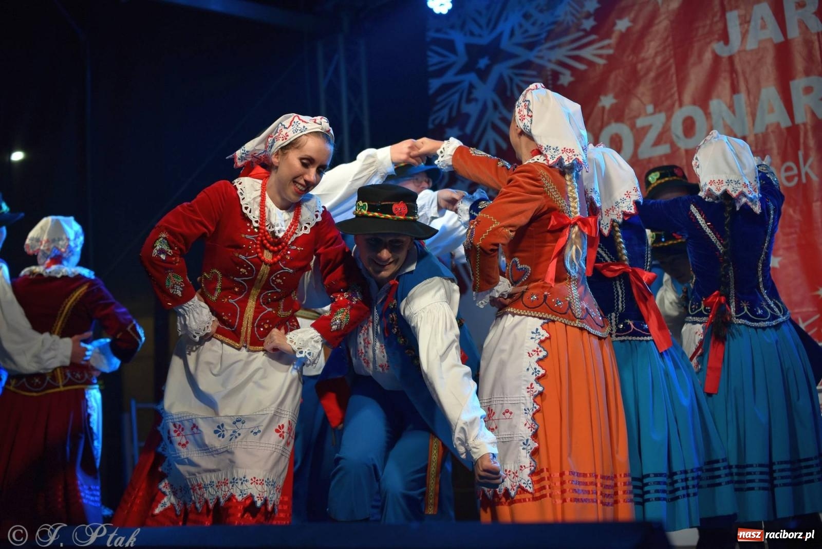 Zdjęcie w galerii na portalu naszraciborz.pl: Taneczny finał raciborskiego jarmarku wiadomości z regionu